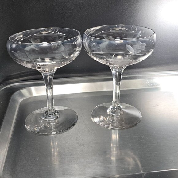2 Vintage Etched Grapevine Champagne Coupes 4.75" Clear Glass Sherbet Glasses - Picture 2 of 6